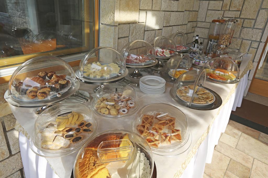 ティニャーレ Torre Degli Ulivi Bed & Breakfast エクステリア 写真
