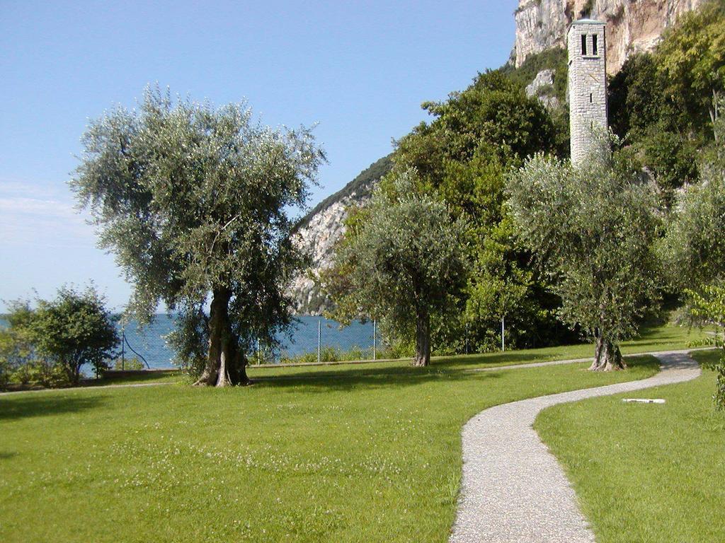 ティニャーレ Torre Degli Ulivi Bed & Breakfast エクステリア 写真