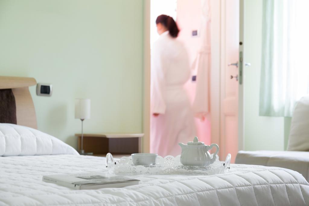 ティニャーレ Torre Degli Ulivi Bed & Breakfast エクステリア 写真