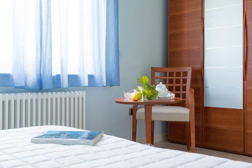 ティニャーレ Torre Degli Ulivi Bed & Breakfast エクステリア 写真