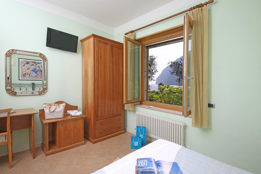ティニャーレ Torre Degli Ulivi Bed & Breakfast エクステリア 写真