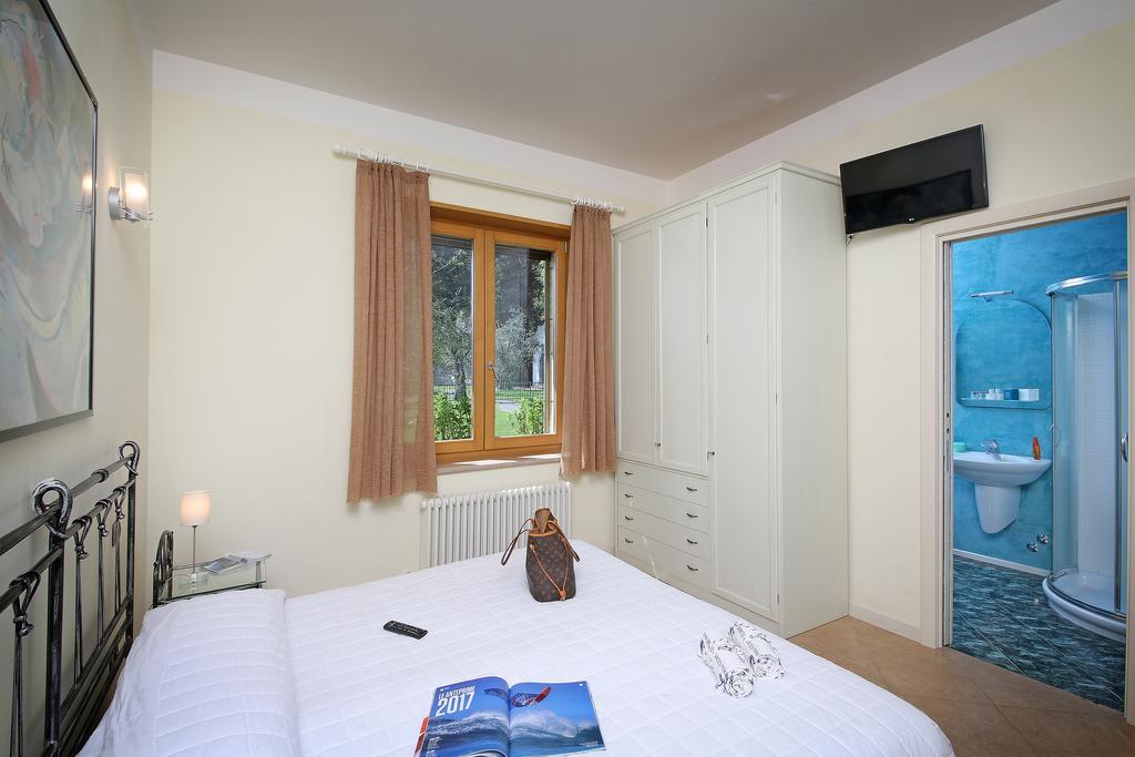 ティニャーレ Torre Degli Ulivi Bed & Breakfast エクステリア 写真