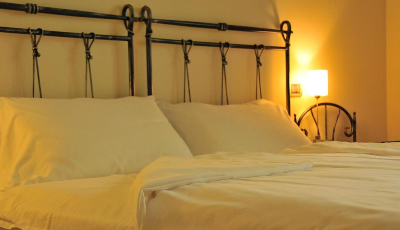 ティニャーレ Torre Degli Ulivi Bed & Breakfast エクステリア 写真